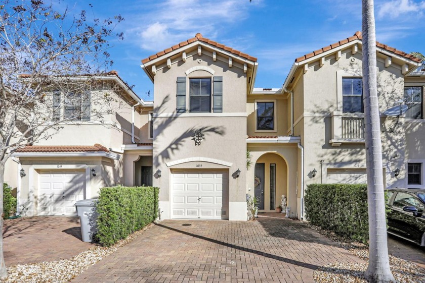 Beautifully updated 3-bed, 2.5-bath townhome in the gated - Beach Townhome/Townhouse for sale in Pompano Beach, Florida on Beachhouse.com