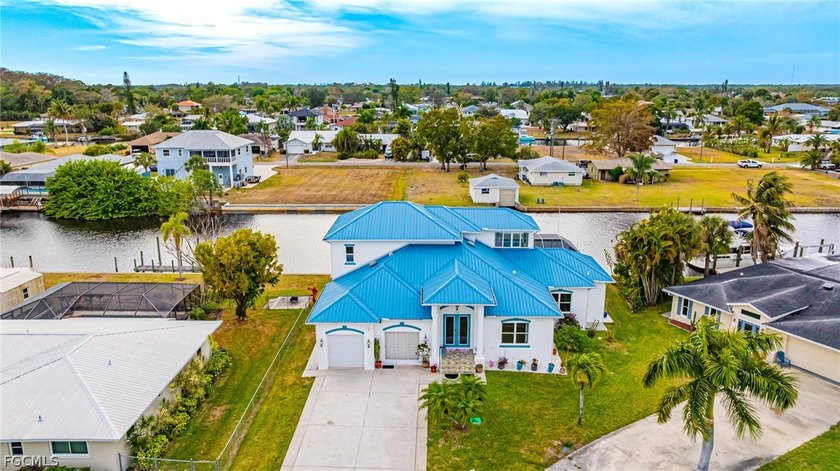 This exceptional deepwater canal residence offers just over 2 - Beach Home for sale in Fort Myers, Florida on Beachhouse.com