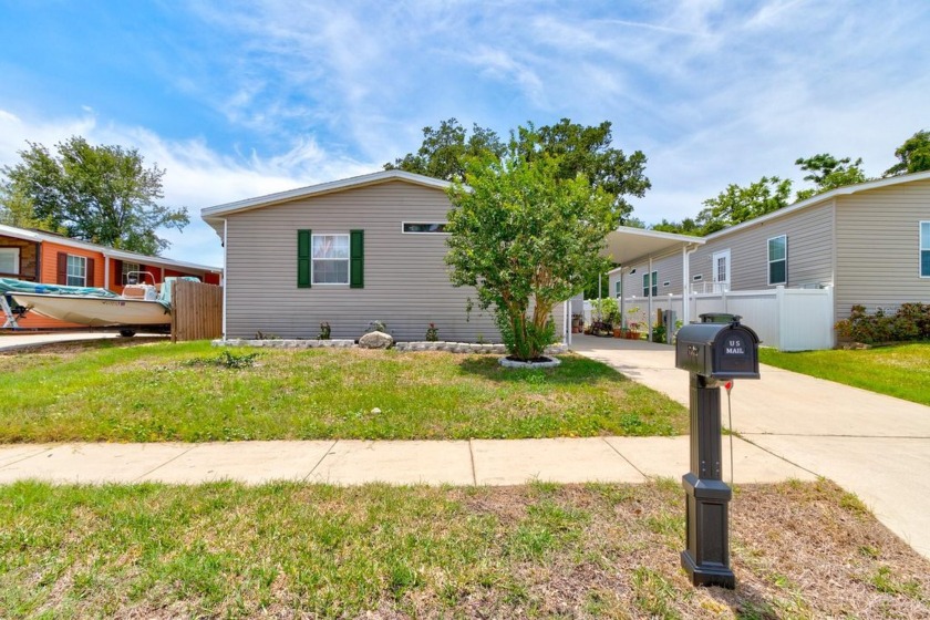 OWN YOUR LAND - NO LOT RENT! Welcome home to this well - Beach Home for sale in Daytona Beach, Florida on Beachhouse.com