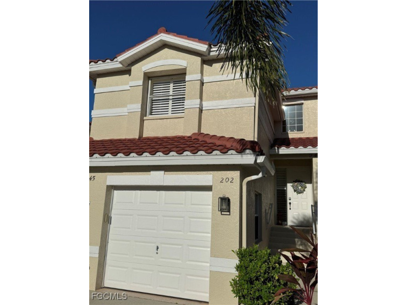 A LUXURIOUS COACH HOME, in Glen Eagle Golf & Country Club, with - Beach Condo for sale in Naples, Florida on Beachhouse.com