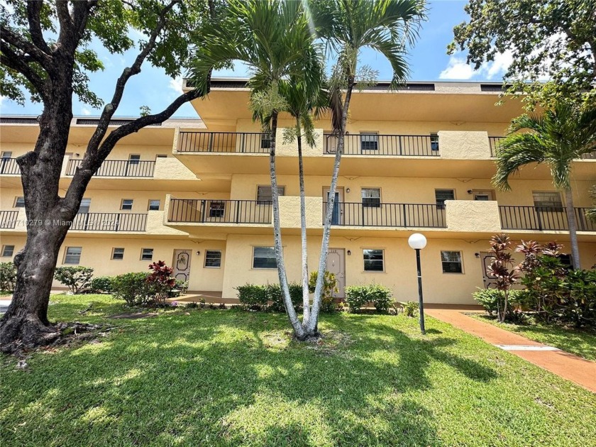 Don't miss out this Beautiful condo in a Safe and quiet - Beach Condo for sale in Hollywood, Florida on Beachhouse.com