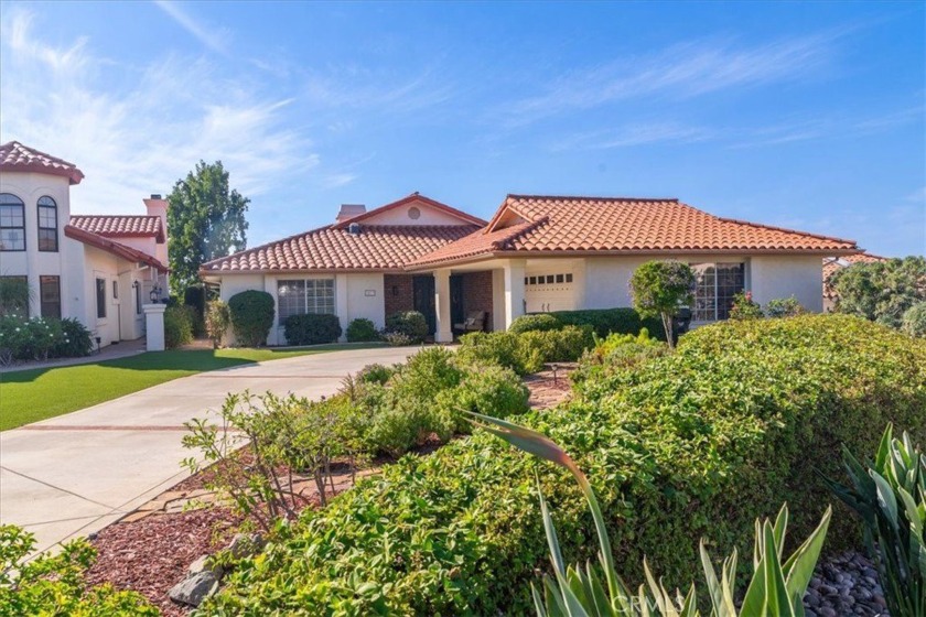 Welcome Home to 1073 Ridge Heights Dr, this charming home - Beach Home for sale in Fallbrook, California on Beachhouse.com