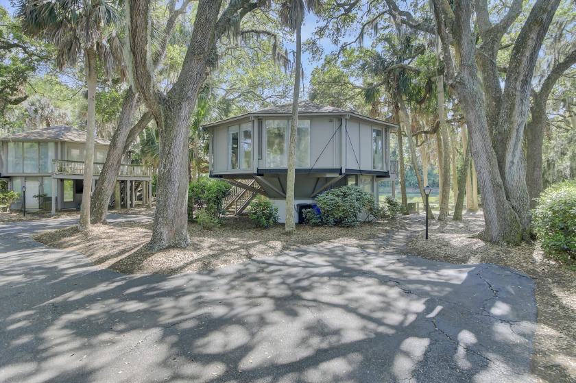 Walk to the beach from this Dune Crest detached villa! This - Beach Home for sale in Seabrook Island, South Carolina on Beachhouse.com