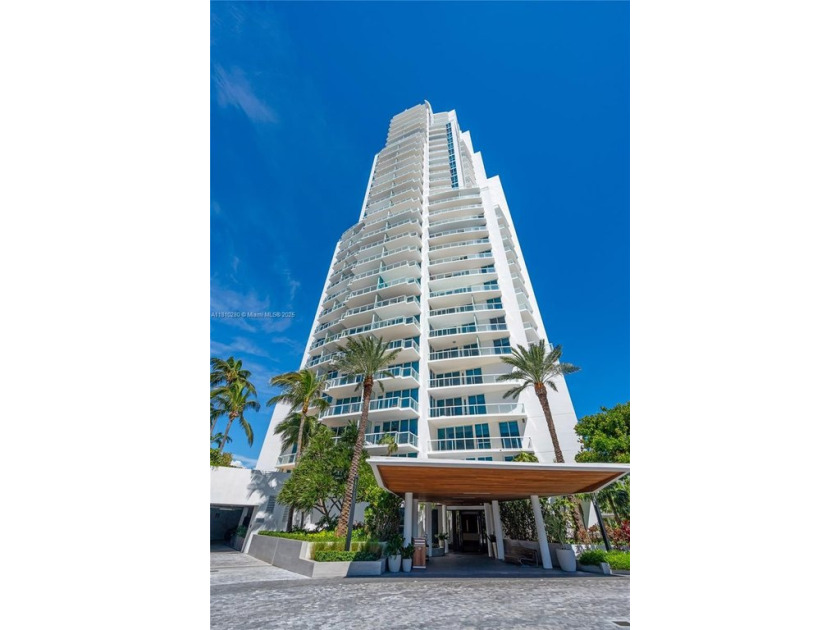 Welcome to your newly remodeled and spacious studio at The - Beach Condo for sale in Miami Beach, Florida on Beachhouse.com