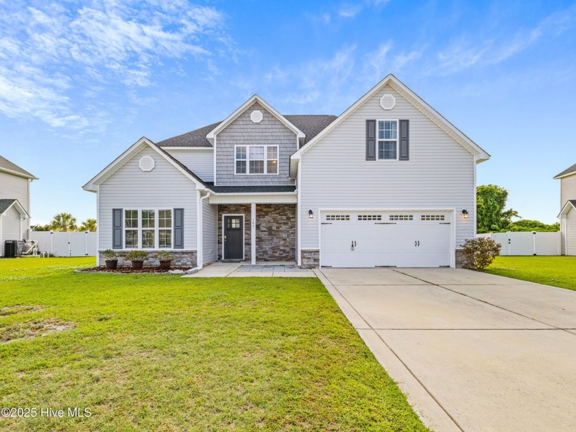 Welcome to this spacious and well-maintained 4-bedroom, 2.5-bath - Beach Home for sale in Swansboro, North Carolina on Beachhouse.com
