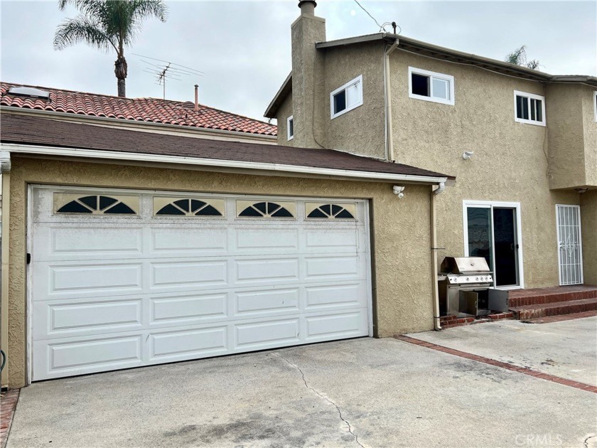 Executive home.  Excellent location.  Detached single family - Beach Home for sale in Redondo Beach, California on Beachhouse.com