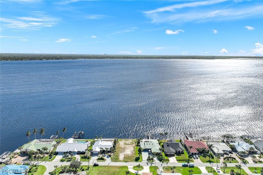Stunning Riverfront lot, southern exposure, prime location, rare - Beach Lot for sale in Cape Coral, Florida on Beachhouse.com