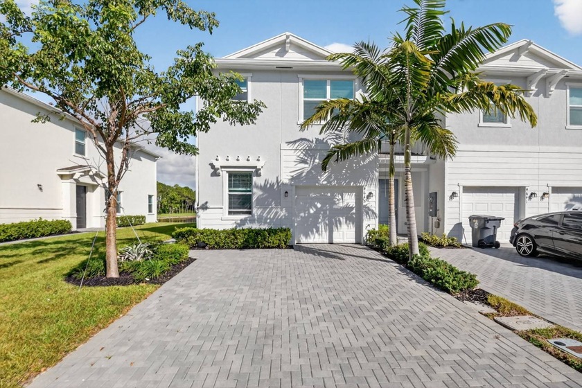 Experience one of the most sought-after layouts, featuring 3 - Beach Townhome/Townhouse for sale in Lake Worth, Florida on Beachhouse.com