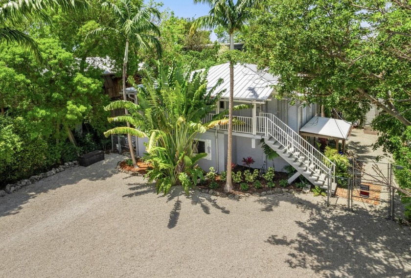 Conveniently located in a lovely Upper Keys neighborhood, this - Beach Home for sale in Key Largo, Florida on Beachhouse.com