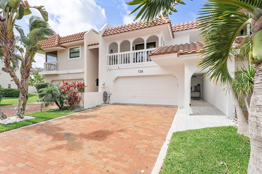 126 Harbor Circle delivers a rare combination: a completely - Beach Townhome/Townhouse for sale in Delray Beach, Florida on Beachhouse.com
