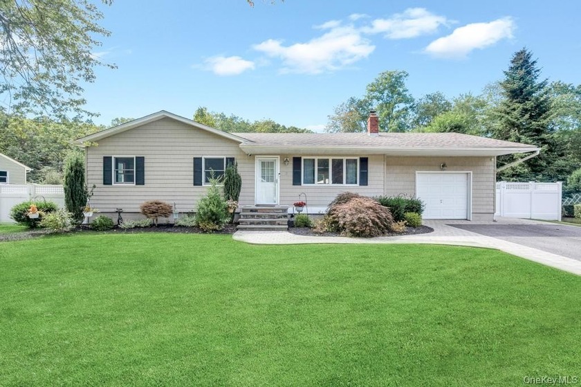 Welcome To 3 Cedar Street In Patchogue! This Move-In-Ready Ranch - Beach Home for sale in Patchogue, New York on Beachhouse.com