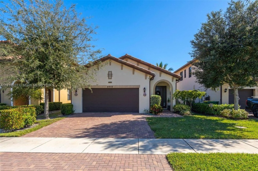 Gorgeous one story home with 3 bright/airy bedrooms 2 bathrooms - Beach Home for sale in Tamarac, Florida on Beachhouse.com