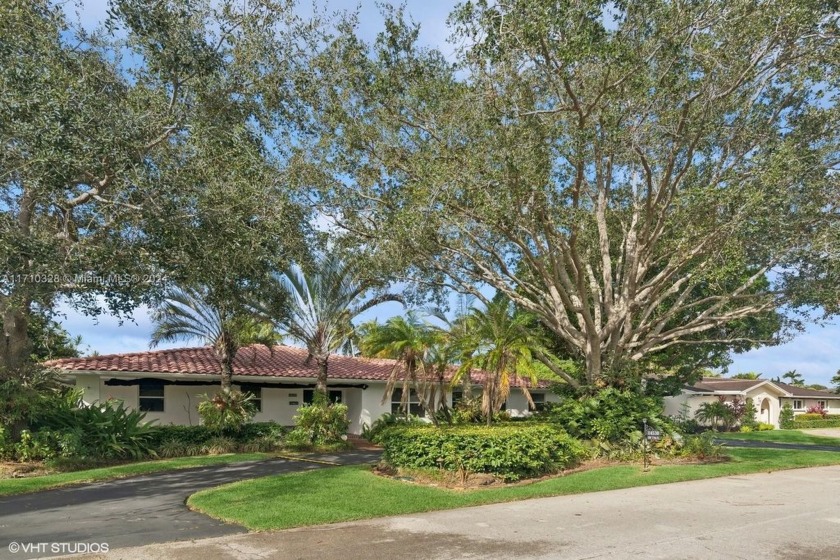 Spacious 5/3, home located along a canal in the prime NE section - Beach Home for sale in Palmetto Bay, Florida on Beachhouse.com