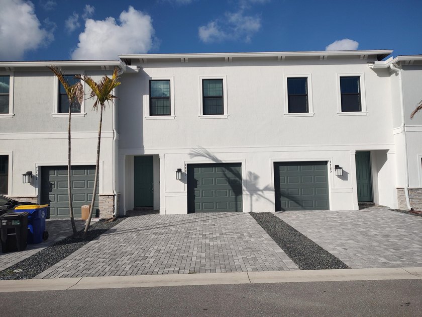 Welcome to this BRAND NEW WATERFRONT TOWNHOME with a private - Beach Townhome/Townhouse for sale in Stuart, Florida on Beachhouse.com