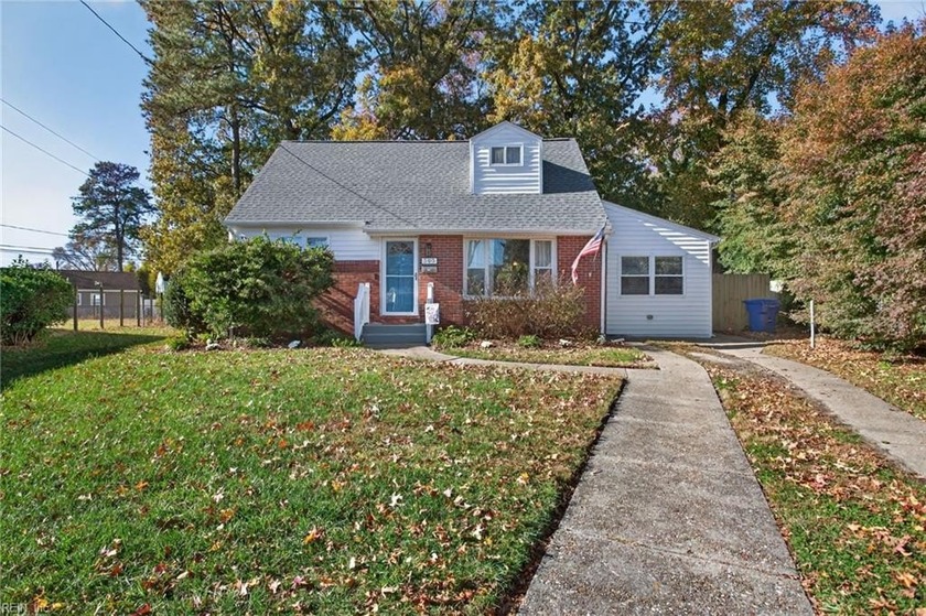 Nestled in Aragona Village, right in the heart of Virginia Beach - Beach Home for sale in Virginia Beach, Virginia on Beachhouse.com