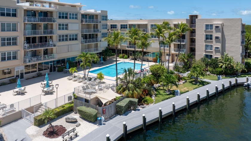 This beautiful 5th floor Penthouse apartment has 3 bedrooms and - Beach Condo for sale in Plantation Key, Florida on Beachhouse.com