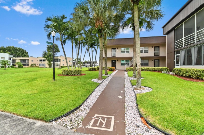 This ground-floor, true corner 2-bedroom, 2-bathroom condo is - Beach Condo for sale in Delray Beach, Florida on Beachhouse.com