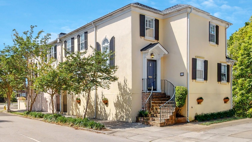 This Charming, FULLY RENOVATED, 2-story FitzSimons town home is - Beach Home for sale in Charleston, South Carolina on Beachhouse.com