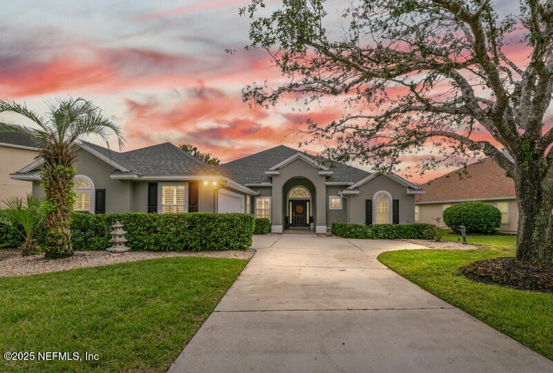 Immaculately maintained 5B/3B spacious split floor plan with a - Beach Home for sale in Jacksonville, Florida on Beachhouse.com