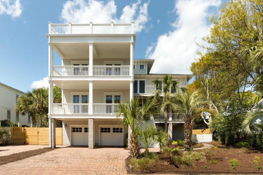 Set one block from the beach, this updated Isle of Palms home - Beach Home for sale in Isle of Palms, South Carolina on Beachhouse.com