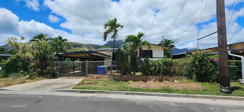 Investor special with endless potential in the heart of - Beach Home for sale in Waianae, Hawaii on Beachhouse.com