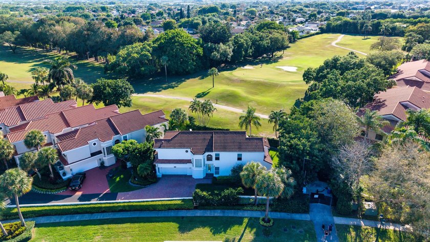 Plentiful natural light and lofty ceilings in this turnkey - Beach Home for sale in Boca Raton, Florida on Beachhouse.com