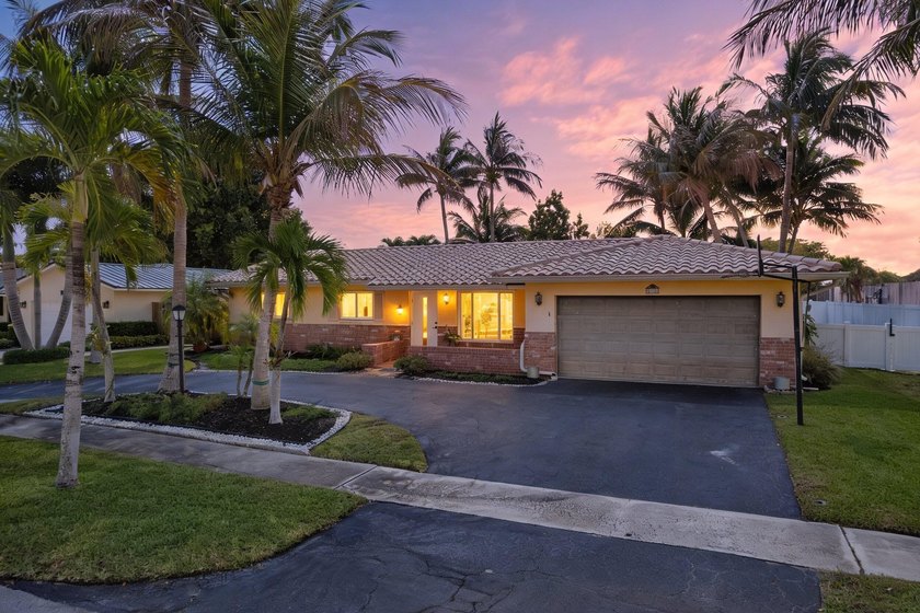 ABSOLUTELY GORGEOUS SINGLE FAMILY HOME | OVERSIZED CORNER LOT | - Beach Home for sale in Boca Raton, Florida on Beachhouse.com
