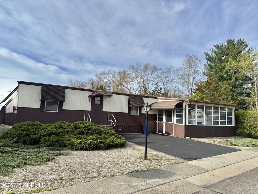 Affordable 2 bedroom, 1.5 bath home in desirable Homestead Run - Beach Home for sale in Toms River, New Jersey on Beachhouse.com
