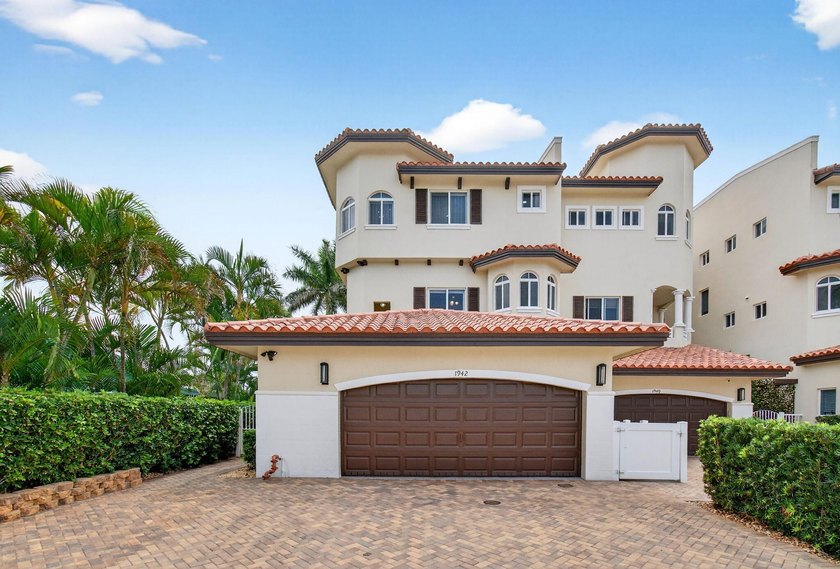Don't miss this exceptional three-story townhome, masterfully - Beach Townhome/Townhouse for sale in Deerfield Beach, Florida on Beachhouse.com