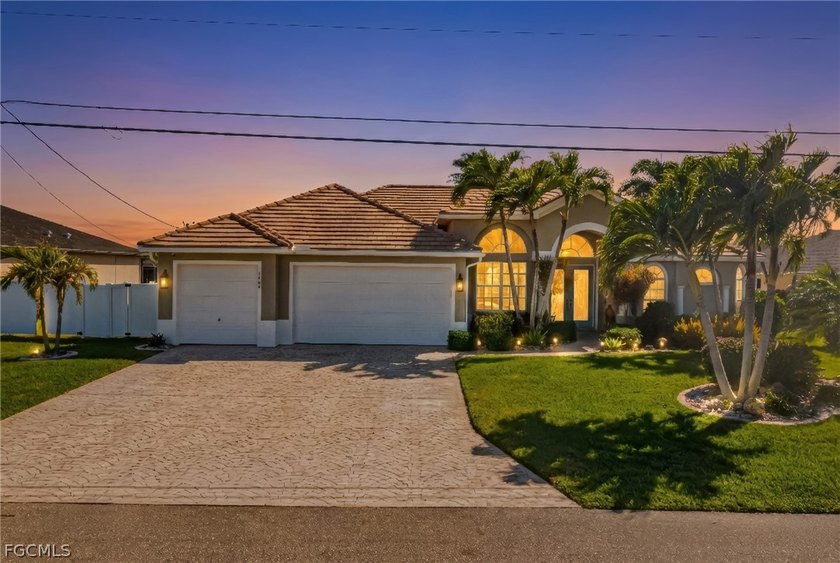 Experience true Florida Waterfront Living in this Beautifully - Beach Home for sale in Cape Coral, Florida on Beachhouse.com