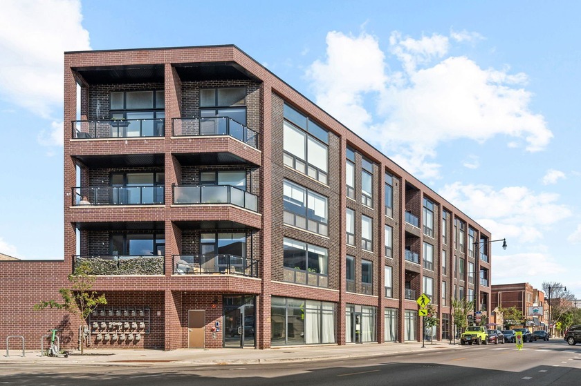 A perfect floorplan in The Milford on the backside of the - Beach Condo for sale in Chicago, Illinois on Beachhouse.com