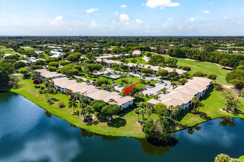 Beautifully situated, 1st floor, 2-bedroom, 2-bath corner condo - Beach Condo for sale in Boynton Beach, Florida on Beachhouse.com