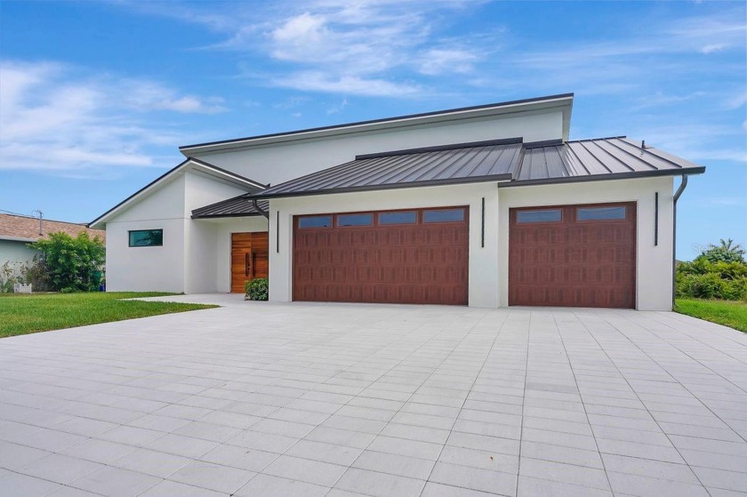 Welcome to a world of modern luxury living in this sleek and - Beach Home for sale in Rotonda West, Florida on Beachhouse.com