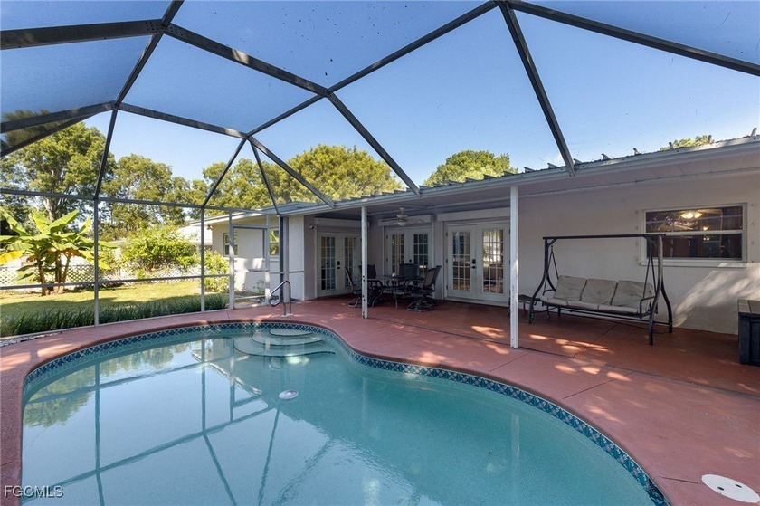 No HOA! NO FLOOD ZONE! Updated McGregor Area Home - 5 Beds, 3 - Beach Home for sale in Fort Myers, Florida on Beachhouse.com