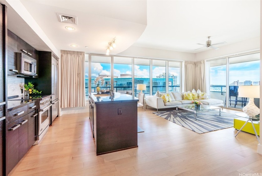 Luxury Living in Waikiki. Preferred *04* corner Penthouse unit - Beach Condo for sale in Honolulu, Hawaii on Beachhouse.com