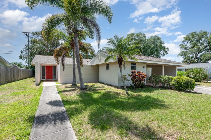 ATTRACTIVE 4-BD/2BA Retro-Style home with 2 large courtyards - Beach Home for sale in Rockledge, Florida on Beachhouse.com