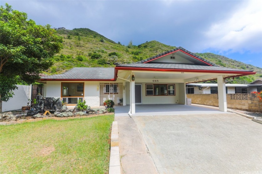Excellent location on lower Hahaione Valley near schools - Beach Home for sale in Honolulu, Hawaii on Beachhouse.com