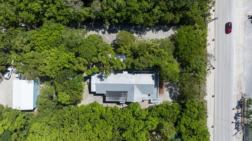 Stop Paying rent ! Own your own building in an ideal location - Beach Commercial for sale in Key Largo, Florida on Beachhouse.com