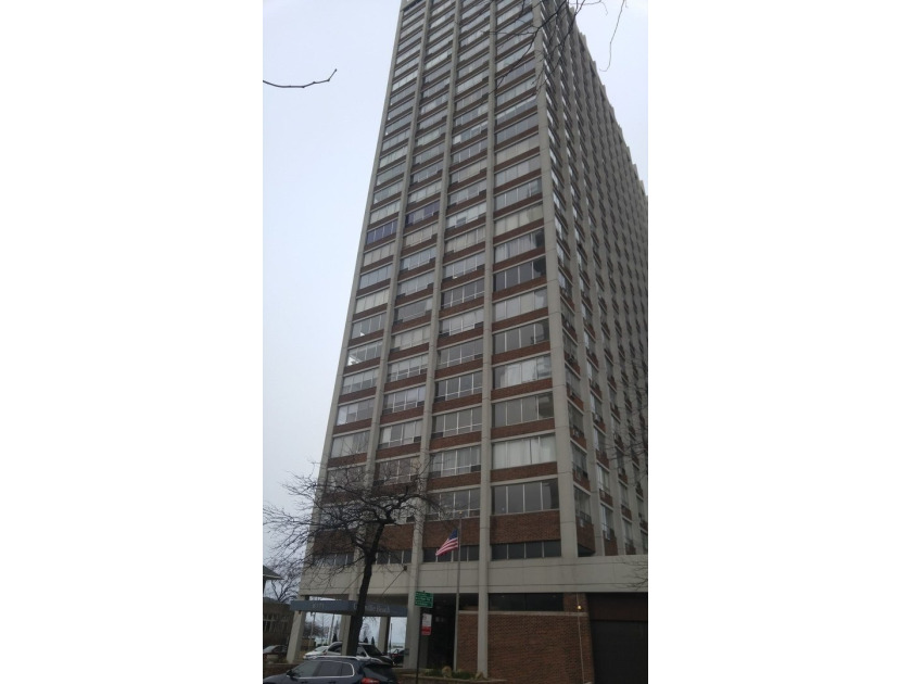 Amazing top-floor studio with stunning lake and city views - Beach Condo for sale in Chicago, Illinois on Beachhouse.com