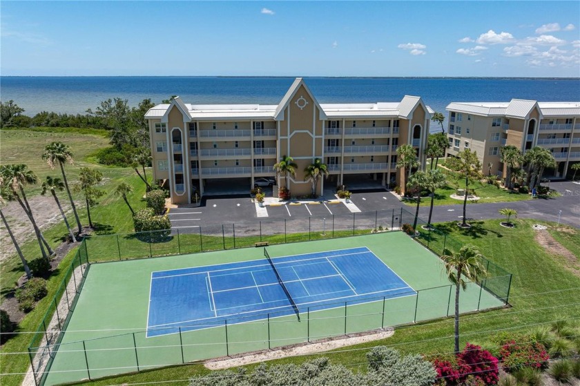 TOP-FLOOR WATERFRONT CONDO W/FRONT-ROW SUNSET VIEWS OVER - Beach Condo for sale in Punta Gorda, Florida on Beachhouse.com