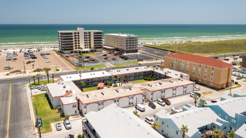 Enjoy a combination of community amenities & great location - Beach Vacation Rentals in Corpus Christi, Texas on Beachhouse.com