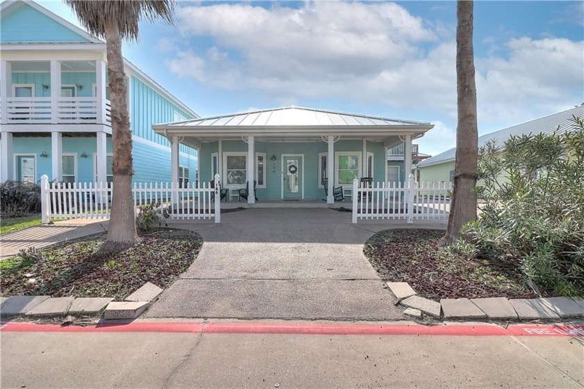 Stunning 4 bed, 3 bath home located in the coveted beachfront - Beach Home for sale in Port Aransas, Texas on Beachhouse.com