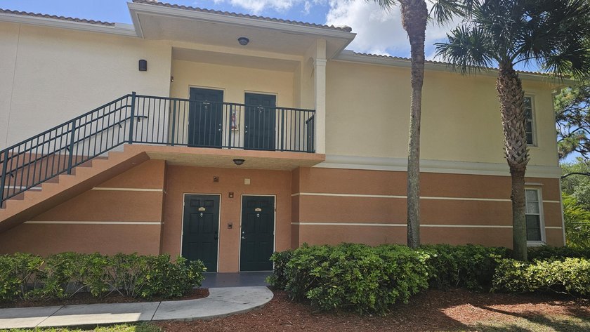 Beautiful 1st floor end unit in a gated community with gym and - Beach Condo for sale in Palm Beach Gardens, Florida on Beachhouse.com