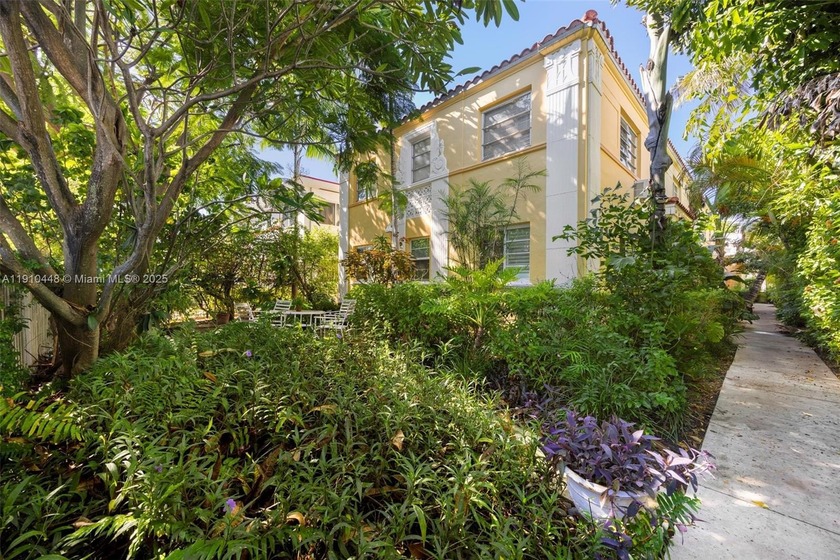 Charming and well-maintained 1-bedroom, 1-bath residence nestled - Beach Condo for sale in Miami Beach, Florida on Beachhouse.com