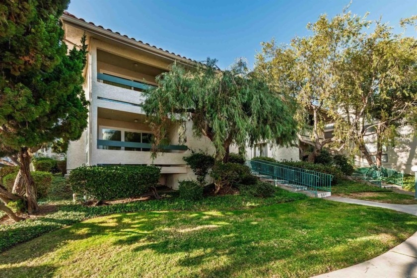 Charming first-floor end-unit in Carlsbad's sought-after La - Beach Condo for sale in Carlsbad, California on Beachhouse.com