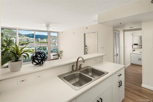 Unit 1008 at 1448 Young Street has been refreshed with new - Beach Condo for sale in Honolulu, Hawaii on Beachhouse.com