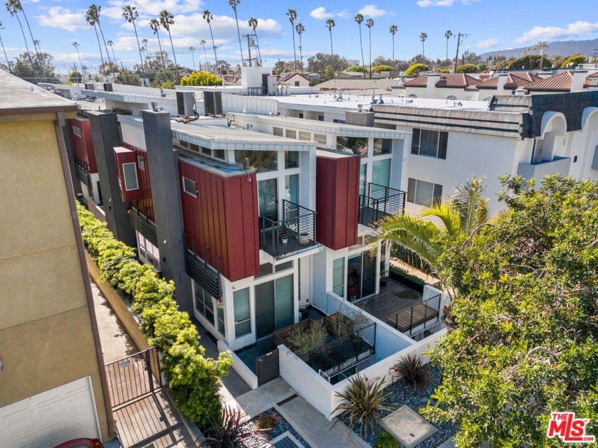 Architectural Masterpiece in Prime Santa Monica. A rare offering - Beach Condo for sale in Santa Monica, California on Beachhouse.com