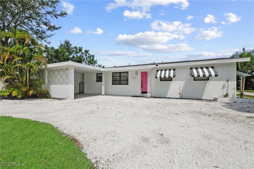 Turnkey Renovated Gem in the Heart of the McGregor Corridor - - Beach Home for sale in Fort Myers, Florida on Beachhouse.com