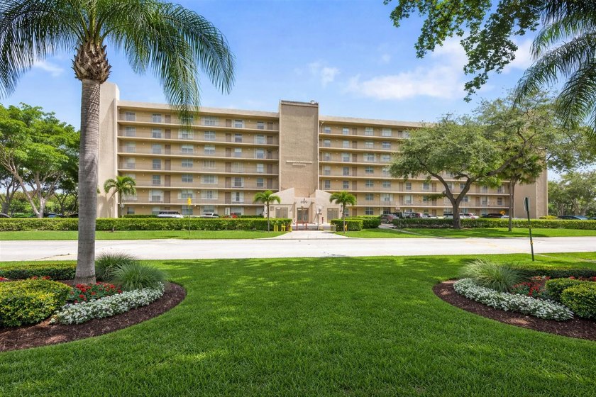 Bright and spacious, this 1-bedroom, 2-bath condo is a - Beach Condo for sale in Deerfield Beach, Florida on Beachhouse.com