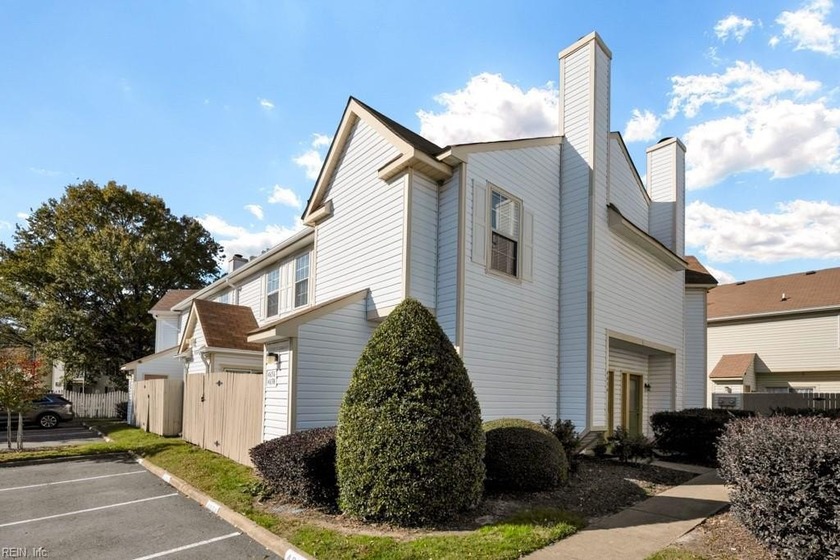 Beautifully maintained 3-bedroom, 2.5-bath condominium in the - Beach Condo for sale in Virginia Beach, Virginia on Beachhouse.com